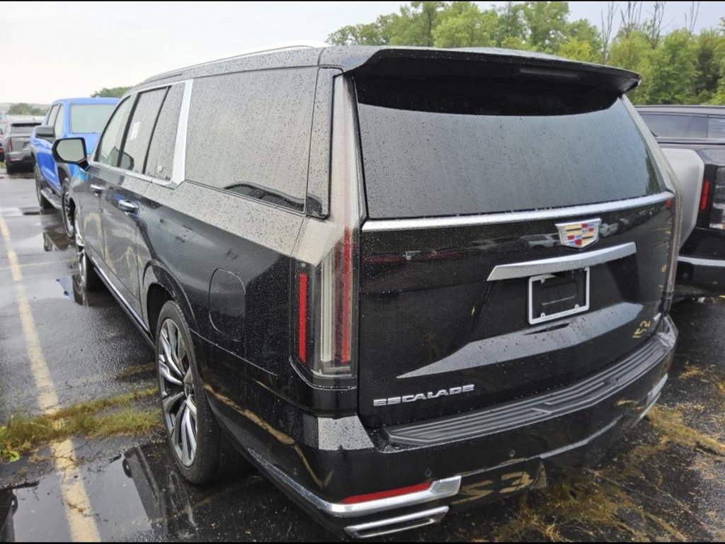 Used 2025 Cadillac Escalade ESV Premium Luxury w/ Touring Package AWD/4WD image 6