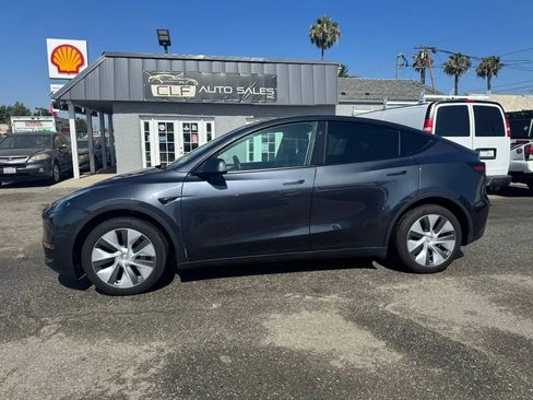 Used 2024 Tesla Model Y Long Range AWD/4WD image 4