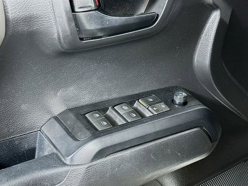 Used 2022 Toyota Tacoma SR image 7