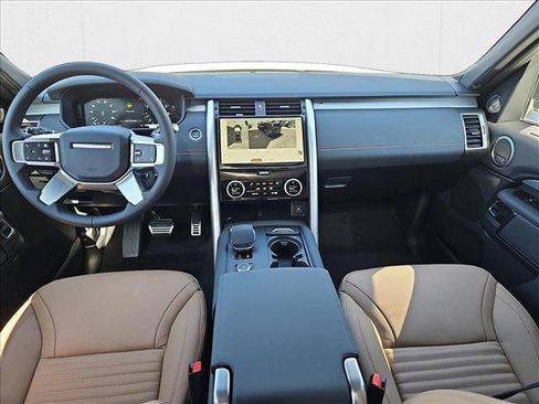 New 2025 Land Rover Discovery Dynamic SE image 10