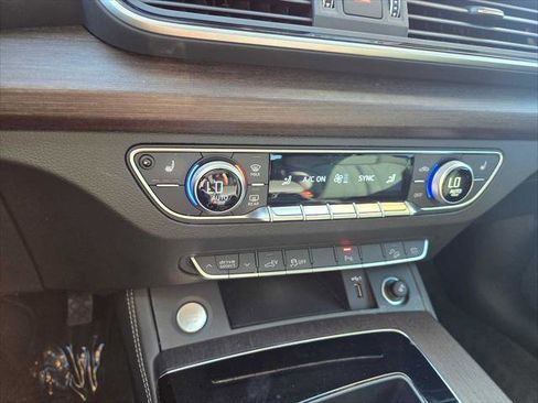 Used 2025 Audi Q5 e Premium Plus image 30