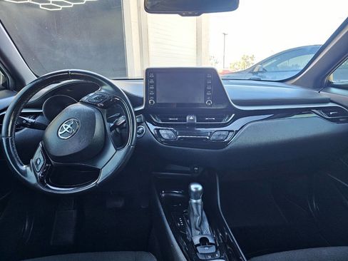 Used 2019 Toyota C-HR XLE image 18