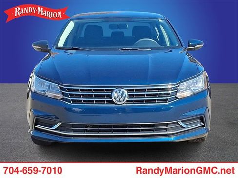 Used 2018 Volkswagen Passat 2.0T R-Line image 2