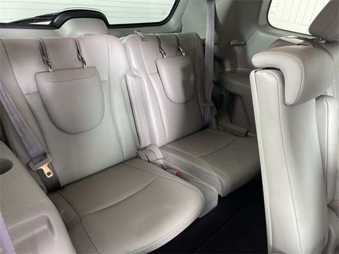 Used 2012 Toyota Highlander SE w/ Tow Pkg image 13