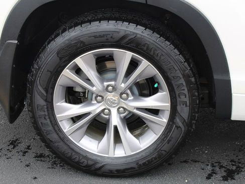 Used 2015 Toyota Highlander XLE image 8