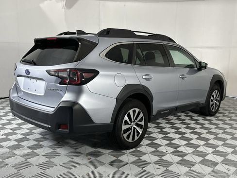 Used 2024 Subaru Outback Premium AWD/4WD image 8
