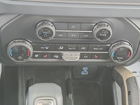 New 2025 Ford Bronco Badlands image 23