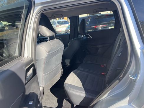 Used 2025 Mitsubishi Outlander SE image 6