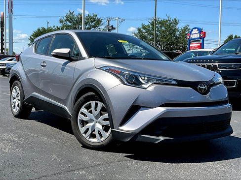 Used 2019 Toyota C-HR LE FWD image 3