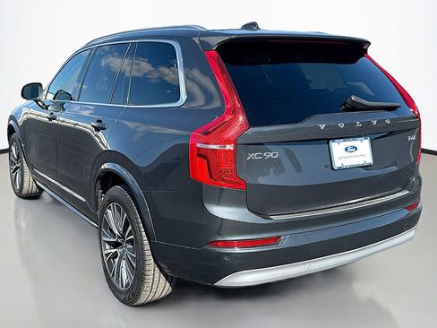 Used 2022 Volvo XC90 T6 Momentum w/ Climate Package image 10