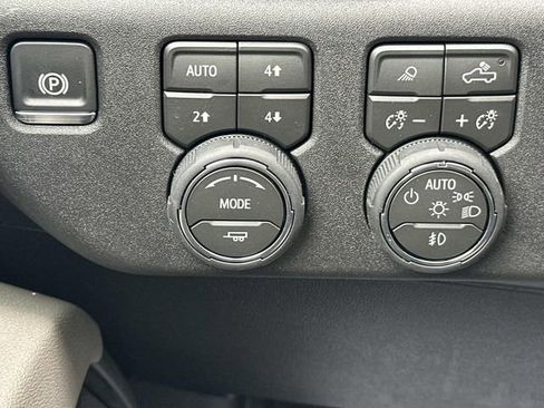 New 2026 Chevrolet Silverado 2500 ZR2 w/ LPO, Dark Essentials Package AWD/4WD image 27
