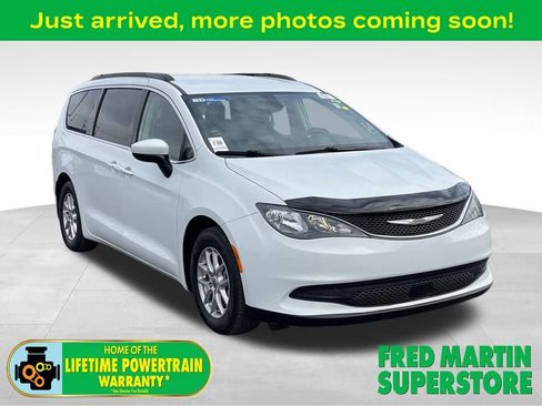 Used 2021 Chrysler Voyager Lxi image 1