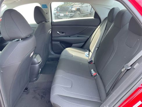 Used 2025 Hyundai Elantra SE image 47