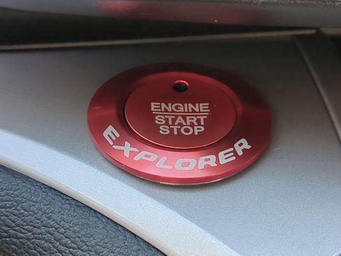 Used 2023 Ford Explorer XLT image 21