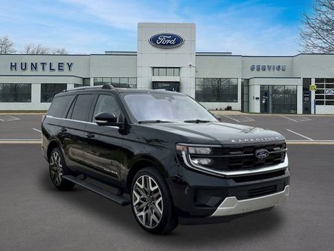 Used 2025 Ford Expedition Platinum w/ Platinum Ultimate Package AWD/4WD image 3