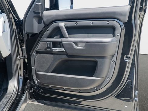 New 2025 Land Rover Defender 110 X-Dynamic SE image 22