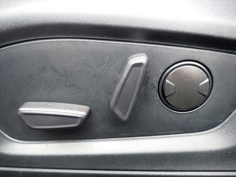 Used 2022 Ford Explorer XLT w/ Equipment Group 202A image 24