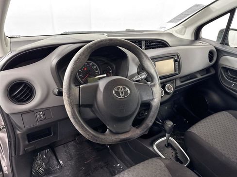 Used 2015 Toyota Yaris L image 4