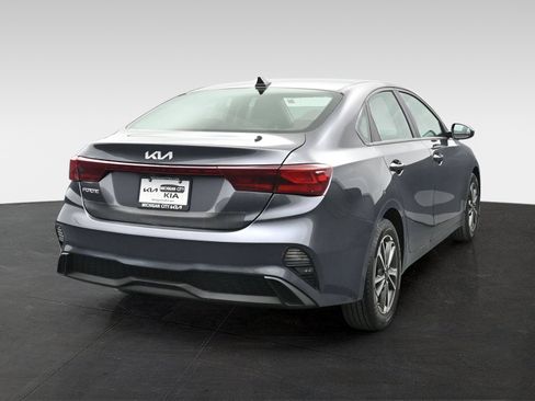 Used 2022 Kia Forte LXS FWD image 4