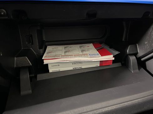 Certified 2025 Toyota Tacoma TRD Off-Road image 25