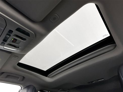 Certified 2025 Toyota Highlander XLE image 6