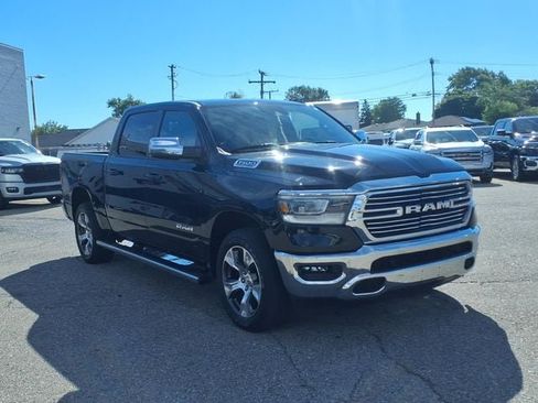Used 2023 RAM 1500 Laramie AWD/4WD image 3