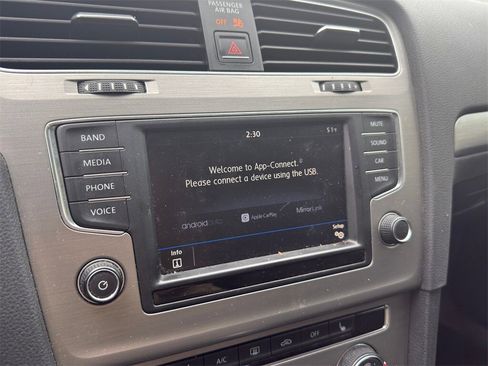 Used 2017 Volkswagen Golf Wolfsburg Edition image 20