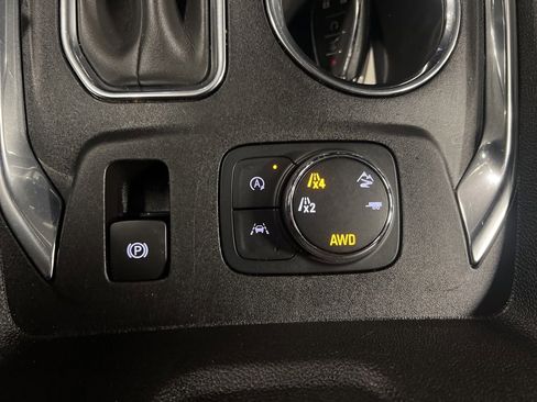 Used 2023 Chevrolet Traverse LT image 20