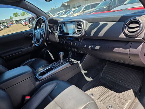Used 2018 Toyota Tacoma TRD Off-Road w/ TRD Premium Off Road Package AWD/4WD image 26