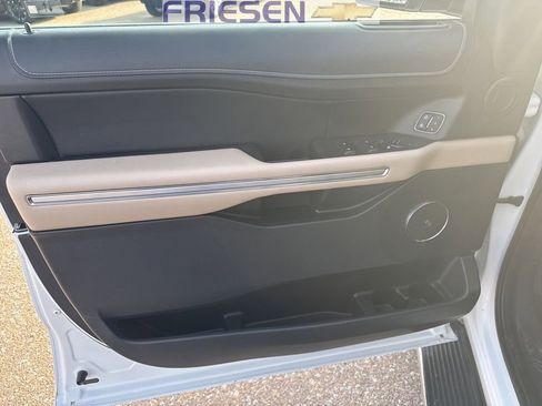 Used 2022 Ford Expedition Max Limited image 29