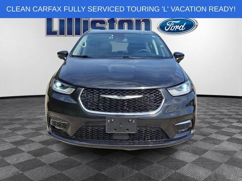 Used 2023 Chrysler Pacifica Touring-L FWD image 2