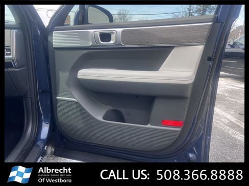 Used 2025 Hyundai Santa Fe Limited image 24