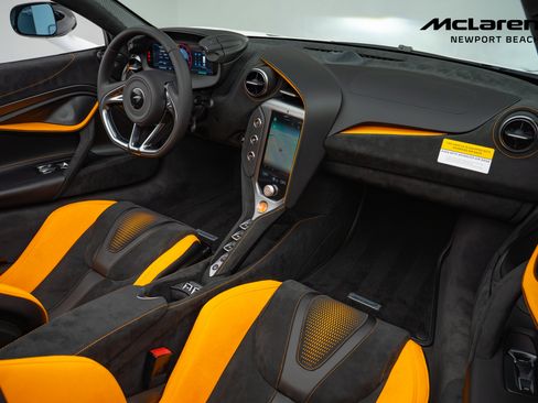 Used 2026 McLaren 750S Spider RWD image 22
