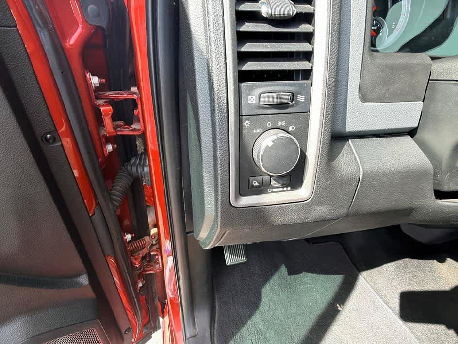 Used 2013 RAM 2500 Tradesman w/ Chrome Appearance Group AWD/4WD image 16