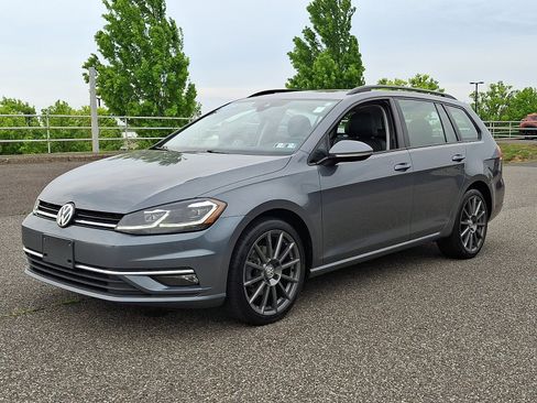 Used 2019 Volkswagen Golf SE FWD image 3