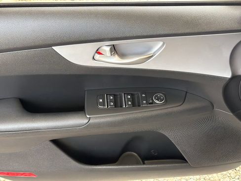 Used 2024 Kia Forte LXS w/ LXS Technology Package FWD image 3