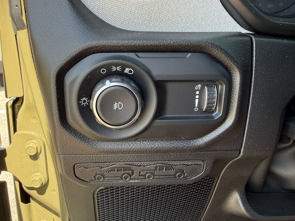 Used 2025 Jeep Wrangler Unlimited Sport AWD/4WD image 28