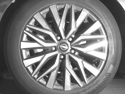 Used 2025 Nissan Altima 2.5 SV FWD image 15
