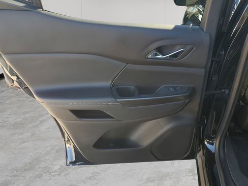 Used 2023 GMC Acadia SLT w/ Technology Package image 17