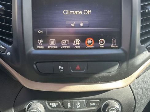 Used 2016 Jeep Cherokee Limited image 7