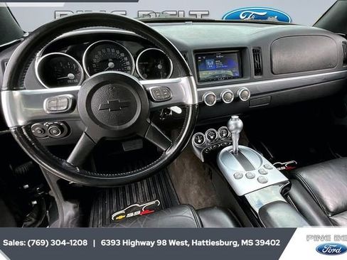 Used 2006 Chevrolet SSR w/ Preferred Equipment Group image 14