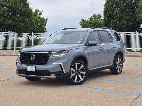Used 2023 Honda Pilot Elite image 2