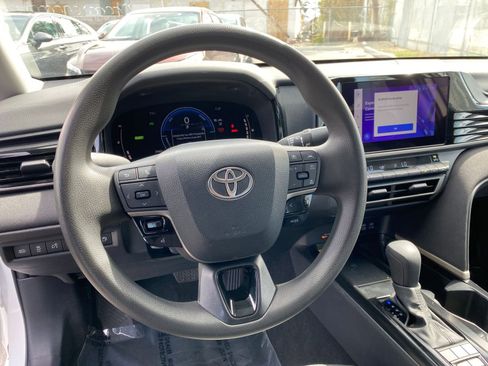 Used 2025 Toyota Camry LE FWD image 27