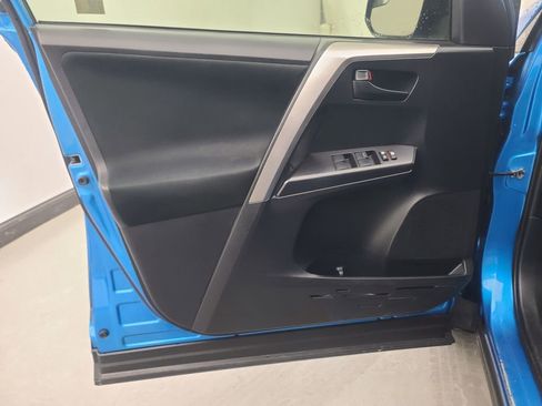 Used 2018 Toyota RAV4 LE image 23