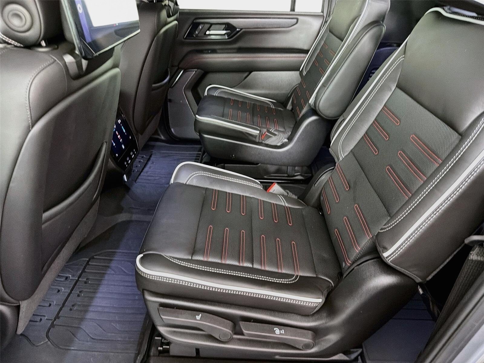 Used 2026 GMC Yukon XL AT4 Ultimate w/ LPO, Floor Liner Package AWD/4WD image 24
