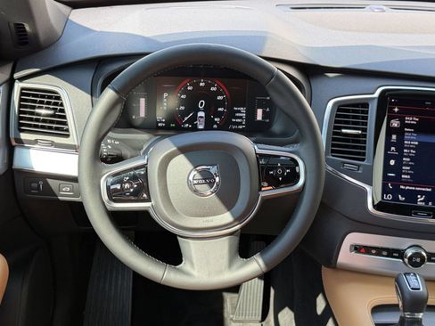 Used 2017 Volvo XC90 T5 Momentum w/ Vision Package FWD image 11