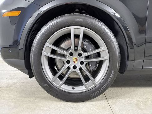 Certified 2024 Porsche Cayenne AWD/4WD image 13
