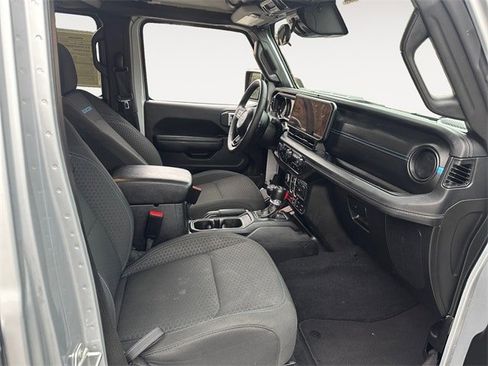 Used 2024 Jeep Wrangler Unlimited Rubicon 4xe image 15