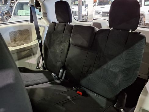 Used 2014 Dodge Grand Caravan SE FWD image 14
