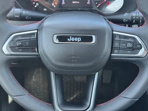 Used 2025 Jeep Compass Trailhawk AWD/4WD image 12